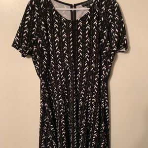 Forever21+ Black and White Short Sleeve Dress